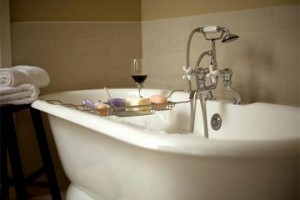 The Benefits of Soaking Tubs for Small Bathrooms